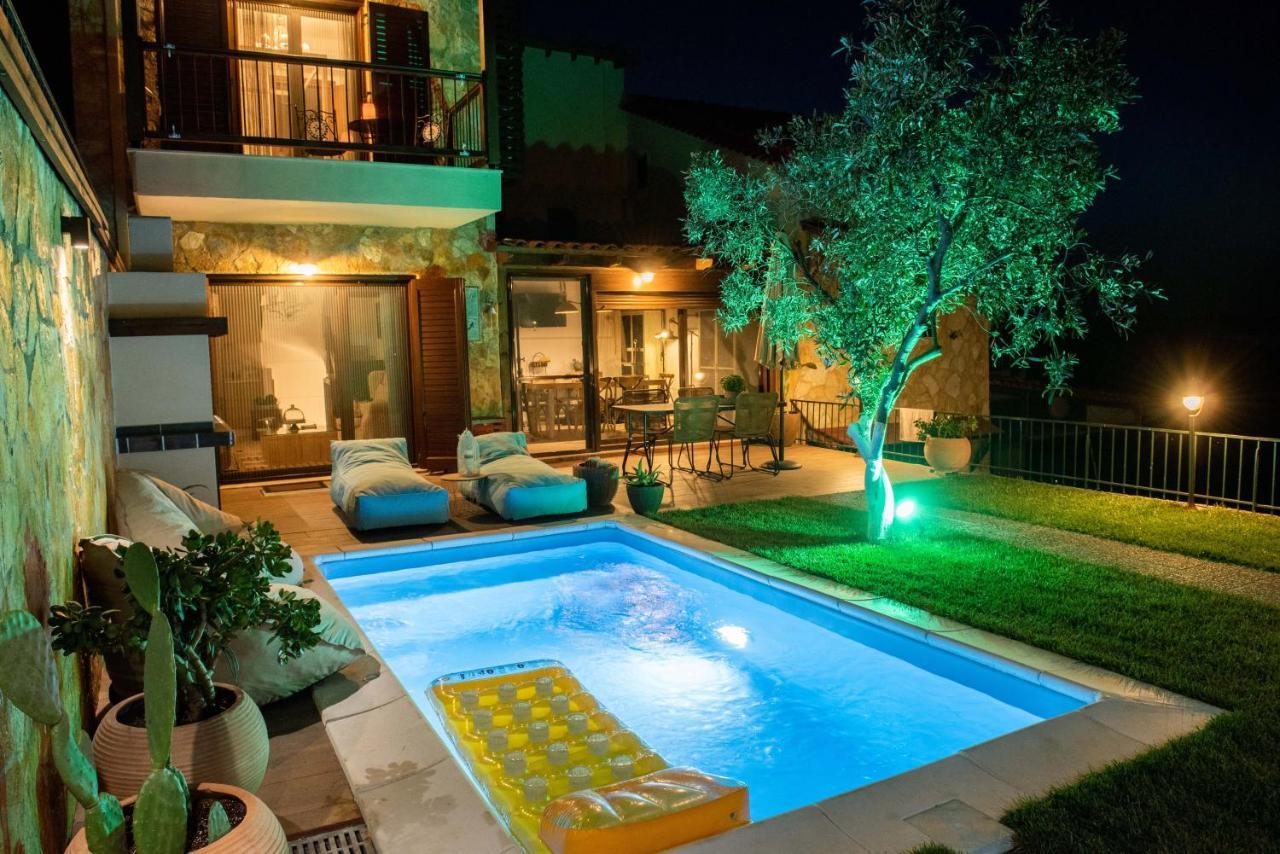 Dandy Villas Nea Roda - Melodic Waves - Private - Pool - Parking - Cellar Екстериор снимка