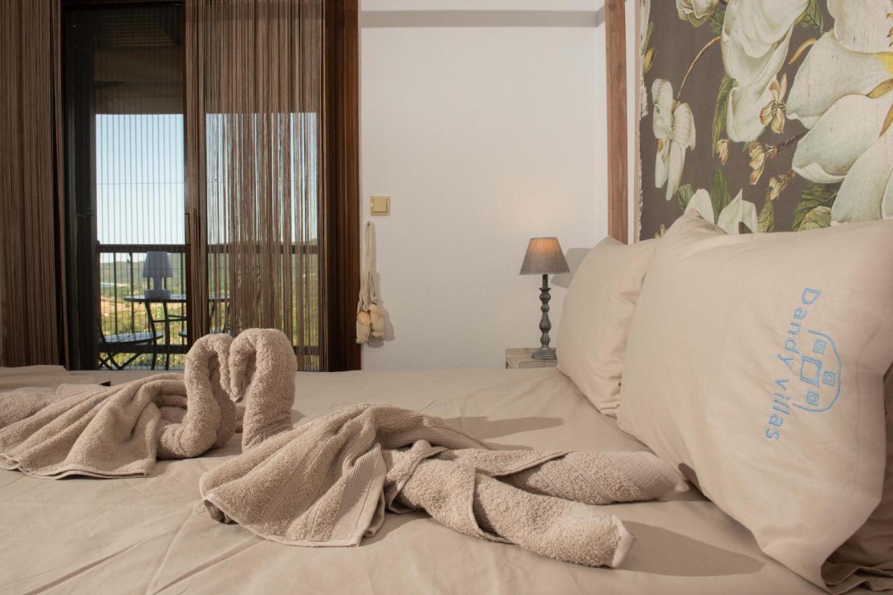 Dandy Villas Nea Roda - Melodic Waves - Private - Pool - Parking - Cellar Екстериор снимка