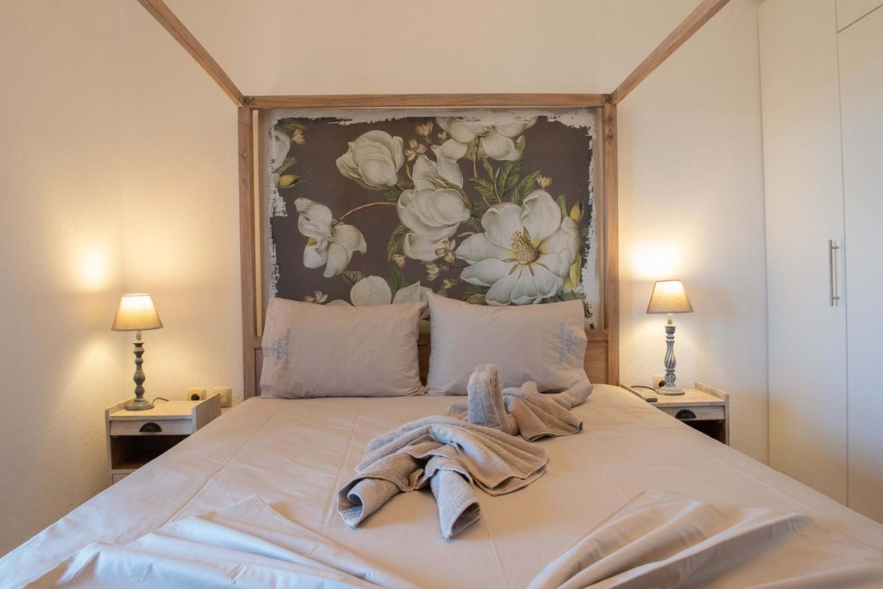 Dandy Villas Nea Roda - Melodic Waves - Private - Pool - Parking - Cellar Екстериор снимка